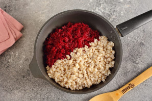 Перловая каша со свеклой Перловая каша со свеклой