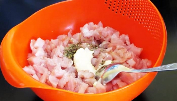 Куриные рубленные котлеты — самые вкусные рецепты на сковороде
Куриные рубленные котлеты — самые вкусные рецепты на сковороде