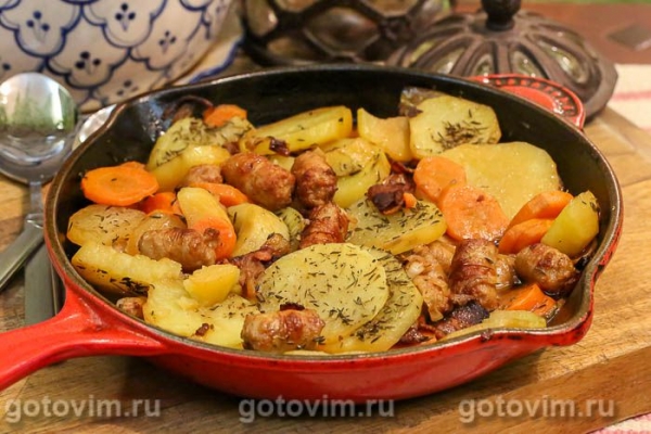 Дублинский коддл или овощное рагу с беконом и свиными колбасками (Dublin coddle) Дублинский коддл или овощное рагу с беконом и свиными колбасками (Dublin coddle)