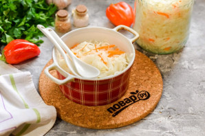 Квашеная капуста в банке Квашеная капуста в банке