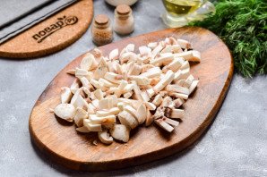 Слоеный салат с шампиньонами и сыром