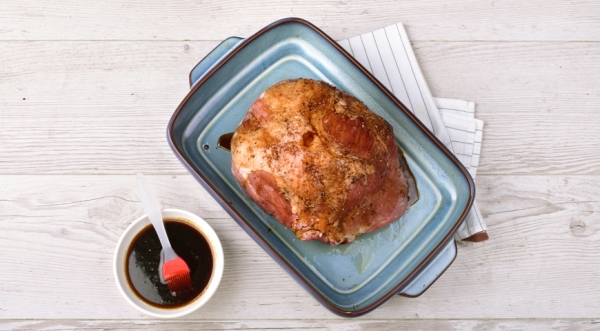 Свиной окорок, запеченный в соевой глазури, пошаговый рецепт с фото Свиной окорок, запеченный в соевой глазури, пошаговый рецепт с фото