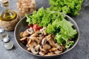 Салат с фасолью, ветчиной и грибами Салат с фасолью, ветчиной и грибами