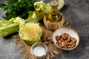 Песто из сельдерея Песто из сельдерея