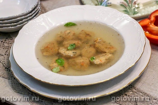 Бульон говяжий с овощными клецками Бульон говяжий с овощными клецками