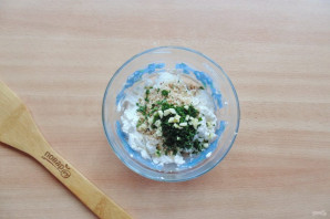 Рулетики из баклажанов с творогом и грецкими орехами