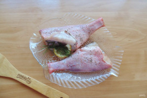 Морской окунь в духовке с лимоном Морской окунь в духовке с лимоном