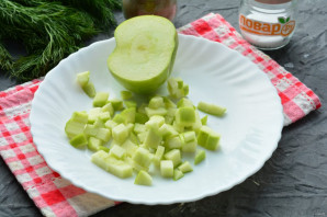 "Оливье" с яблоком и колбасой "Оливье" с яблоком и колбасой