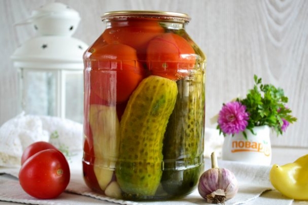 Маринованные огурцы и помидоры "Ассорти" Маринованные огурцы и помидоры "Ассорти"