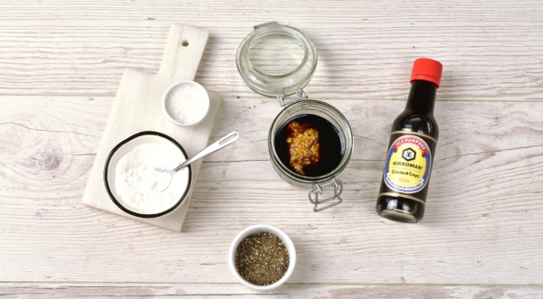 Салат с грудкой цыпленка, яйцом-пашот и соевым дрессингом, пошаговый рецепт с фото