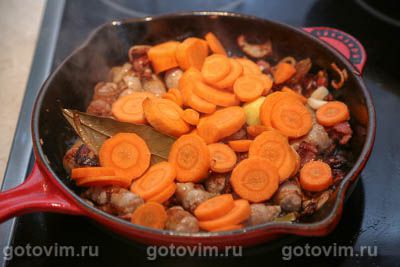 Дублинский коддл или овощное рагу с беконом и свиными колбасками (Dublin coddle) Дублинский коддл или овощное рагу с беконом и свиными колбасками (Dublin coddle)