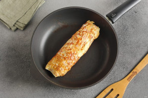 Рулетики из яйца, колбасы и сыра Рулетики из яйца, колбасы и сыра