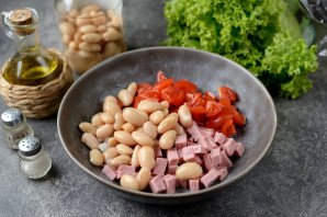 Салат с фасолью, ветчиной и грибами Салат с фасолью, ветчиной и грибами