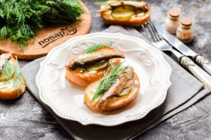 Советские бутерброды со шпротами Советские бутерброды со шпротами