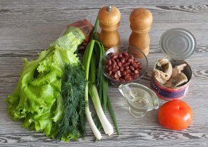 Салат с фасолью и консервированной горбушей Салат с фасолью и консервированной горбушей
