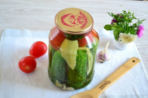 Маринованные огурцы и помидоры "Ассорти" Маринованные огурцы и помидоры "Ассорти"