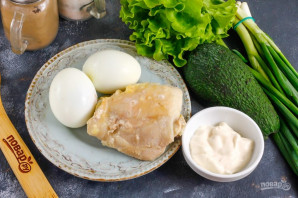 Салат из авокадо с курицей Салат из авокадо с курицей