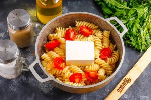 Паста с фетаксой и помидорами Паста с фетаксой и помидорами