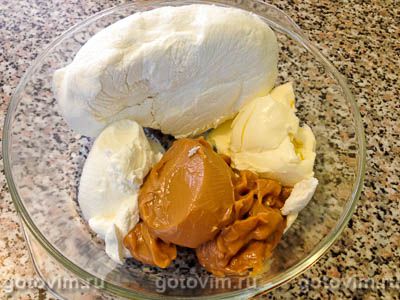 Пасха с вареной сгущенкой и грецкими орехами Пасха с вареной сгущенкой и грецкими орехами