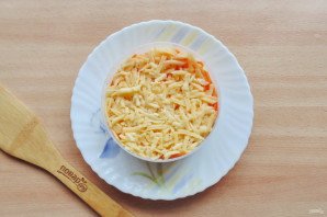 Салат с корейской морковью, курицей и ананасами