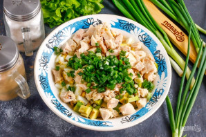 Салат из авокадо с курицей Салат из авокадо с курицей