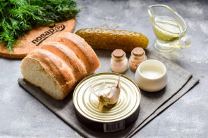 Советские бутерброды со шпротами Советские бутерброды со шпротами