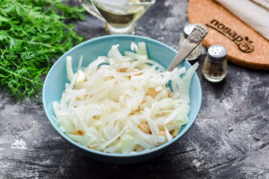 Салат из рыбных консервов с фасолью