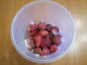 Клубничный коктейль в блендере Клубничный коктейль в блендере