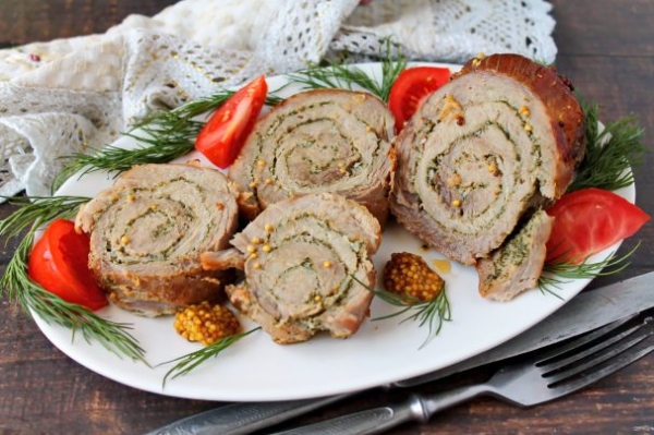 Рулет из свинины в духовке в рукаве