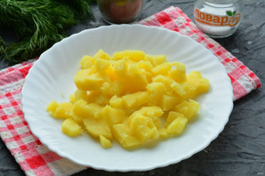 "Оливье" с яблоком и колбасой "Оливье" с яблоком и колбасой