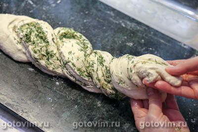 Плетеный хлеб с чесноком и укропом (без яиц и молока)