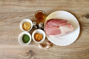 Рулет из свинины в духовке в рукаве