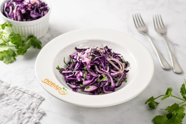 Салат с краснокочанной капустой