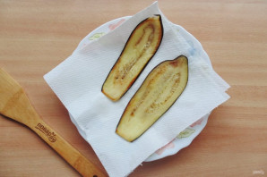 Рулетики из баклажанов с творогом и грецкими орехами