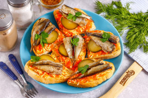 Бутерброды со шпротами и морковью Бутерброды со шпротами и морковью