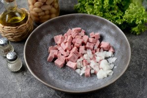 Салат с фасолью, ветчиной и грибами Салат с фасолью, ветчиной и грибами