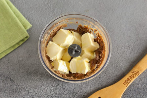 Паштет из куриной печени с сельдереем Паштет из куриной печени с сельдереем