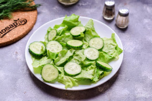 Салат с морепродуктами и помидорами Салат с морепродуктами и помидорами