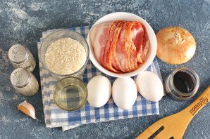 Рис с беконом и яйцом