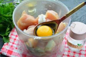 Котлеты с солеными огурцами Котлеты с солеными огурцами