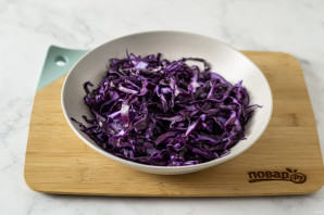 Салат с краснокочанной капустой