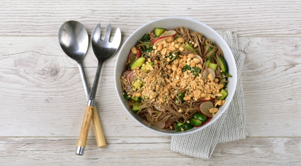 Салат из гречневой лапши с огурцами, редисом, арахисом и соевой заправкой, пошаговый рецепт с фото Салат из гречневой лапши с огурцами, редисом, арахисом и соевой заправкой, пошаговый рецепт с фото