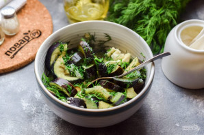 Баклажаны с чесноком и укропом Баклажаны с чесноком и укропом