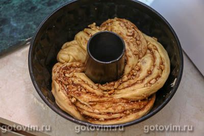 Пасхальный венок с грецкими орехами и корицей Пасхальный венок с грецкими орехами и корицей