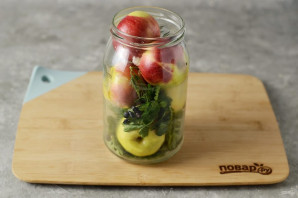 Моченые яблоки с горчицей Моченые яблоки с горчицей