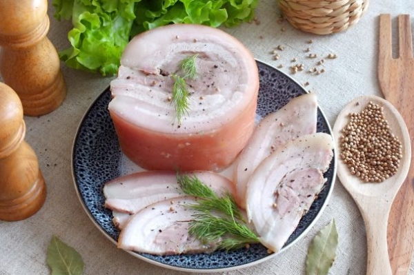 Грудинка в ветчиннице Грудинка в ветчиннице