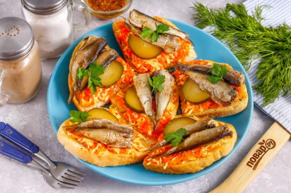 Бутерброды со шпротами и морковью Бутерброды со шпротами и морковью