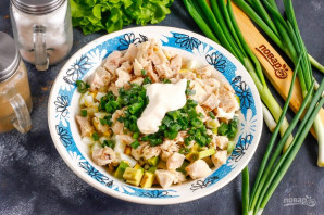 Салат из авокадо с курицей Салат из авокадо с курицей