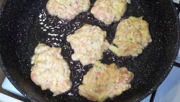 Куриные рубленные котлеты — самые вкусные рецепты на сковороде
Куриные рубленные котлеты — самые вкусные рецепты на сковороде