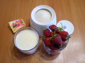 Клубничный коктейль в блендере Клубничный коктейль в блендере